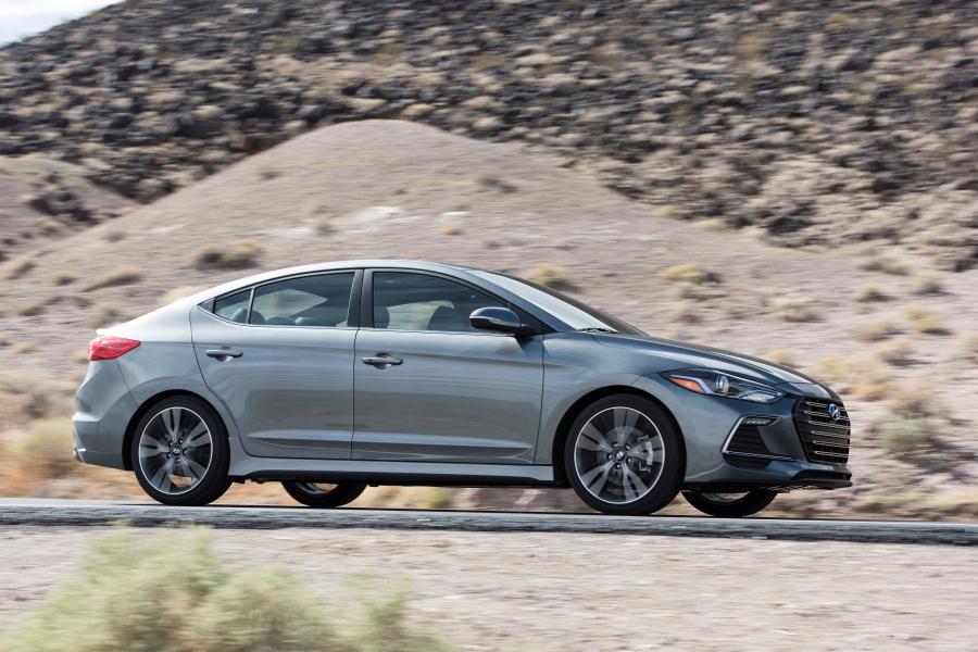  Hyundai Elantra Sport 2016 года  (NA) (фото 29 из 41)